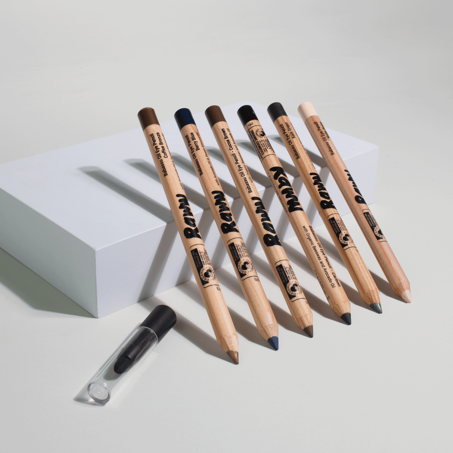 Babassu Oil Eye Pencil | RAWW Cosmetics | Lifestyle 03